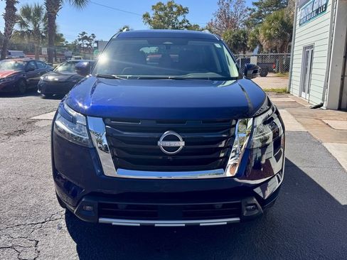 Used 2023 Nissan Pathfinder SL image 4