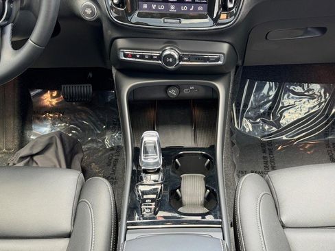 Certified 2025 Volvo XC40 B5 Ultra AWD/4WD image 15