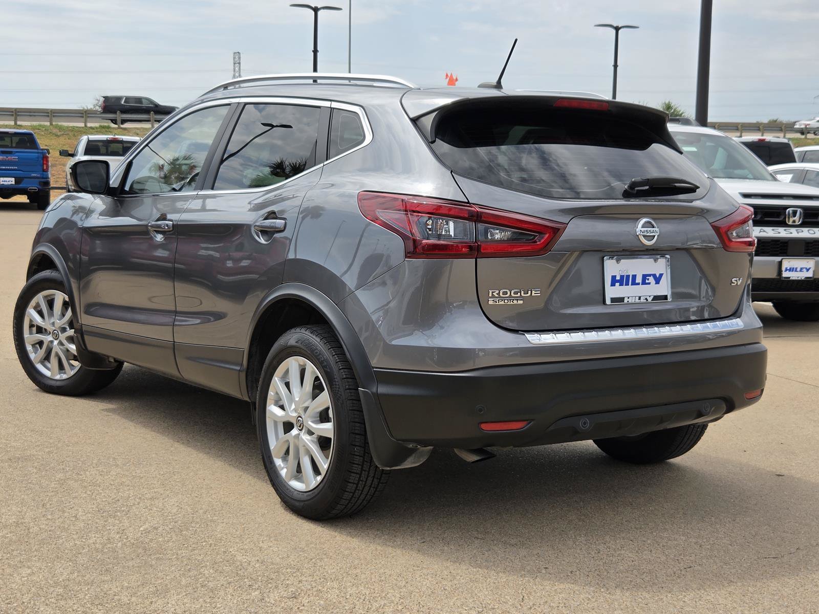 Used 2022 Nissan Rogue Sport SV w/ Technology Package FWD image 3