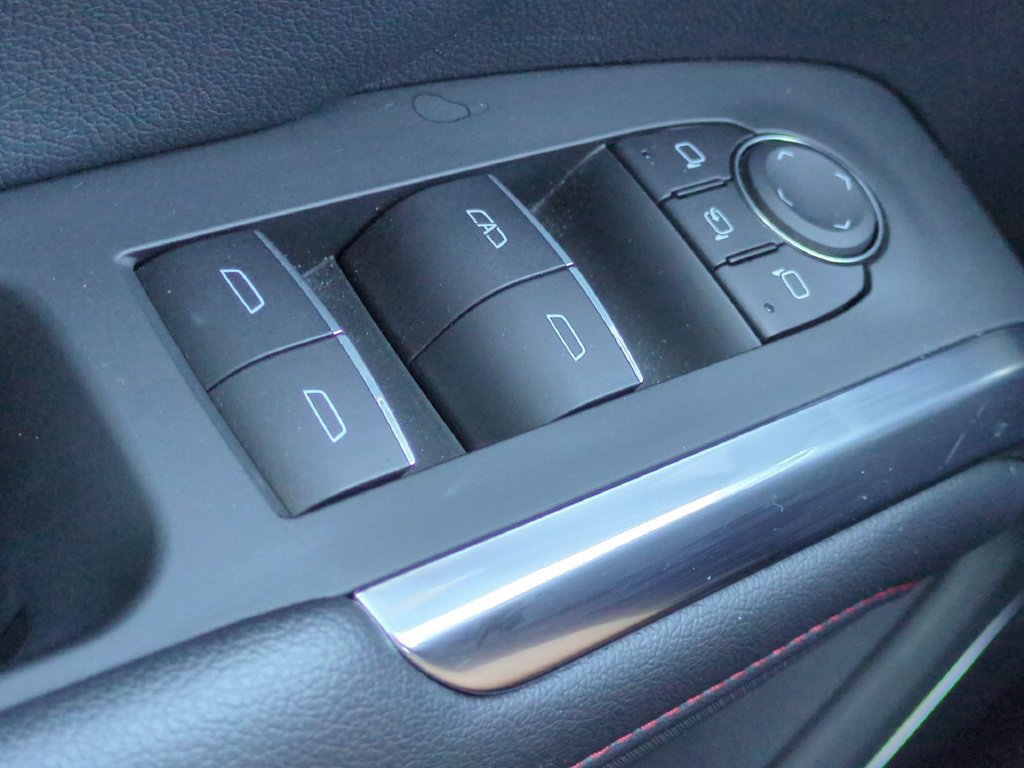 Used 2025 Chevrolet Traverse RS FWD image 27