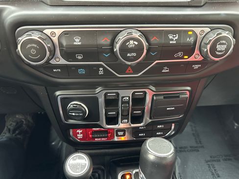 Used 2023 Jeep Wrangler Unlimited Rubicon 4xe AWD/4WD image 21