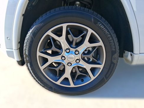 Used 2019 Jeep Grand Cherokee Overland image 10