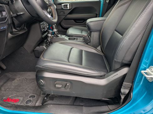 Used 2024 Jeep Wrangler Unlimited Sahara w/ Technology Group image 12