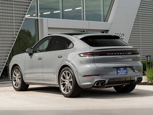 Used 2025 Porsche Cayenne S AWD/4WD image 4