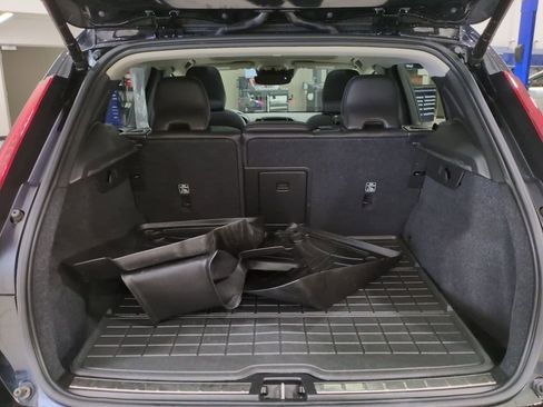 Used 2021 Volvo XC40 T5 Inscription image 13