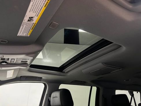 Used 2019 GMC Yukon XL Denali image 12