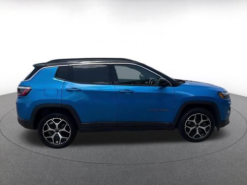 Used 2025 Jeep Compass Limited AWD/4WD image 16