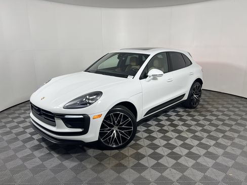 Certified 2026 Porsche Macan AWD/4WD image 1