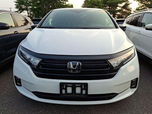 Used 2024 Honda Odyssey Sport image 3