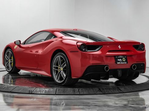 Used 2017 Ferrari 488 GTB RWD image 12