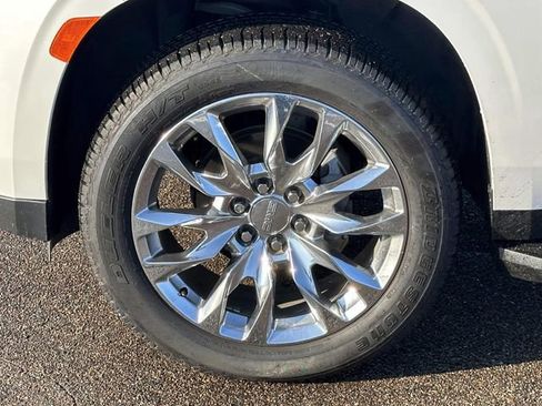 Used 2022 GMC Yukon SLT w/ SLT Premium Package image 8