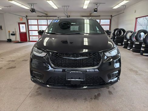 New 2026 Chrysler Pacifica Select w/ S Appearance Package image 2