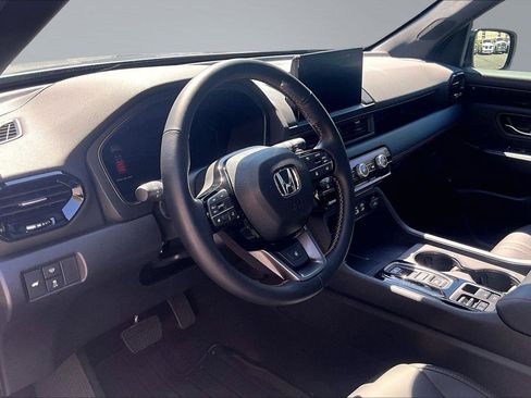 Used 2025 Honda Pilot TrailSport image 15