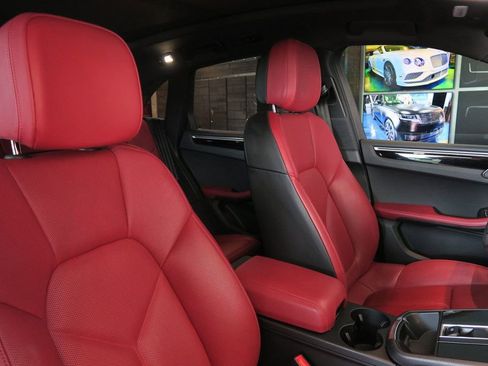 Used 2023 Porsche Macan image 30