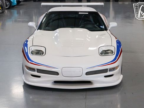 Used 2002 Chevrolet Corvette Z06 w/ Memory Pkg RWD image 3