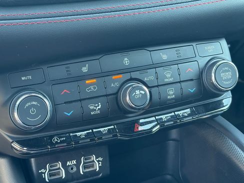 Used 2025 Dodge Durango GT AWD/4WD image 28
