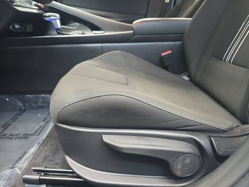 Used 2025 Hyundai Elantra Hybrid FWD image 29