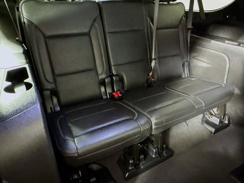 Used 2025 GMC Yukon XL Denali AWD/4WD image 26