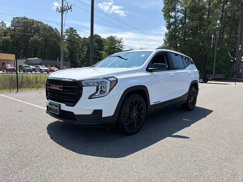 Used 2023 GMC Terrain SLE w/ Driver Convenience Package FWD image 2