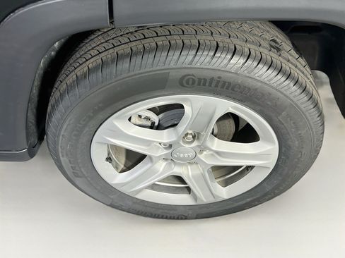 Used 2023 Jeep Compass Latitude AWD/4WD image 28