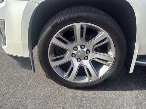 Used 2015 Cadillac Escalade Luxury AWD/4WD image 12