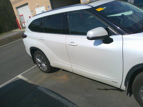 Used 2022 Toyota Highlander Platinum image 5