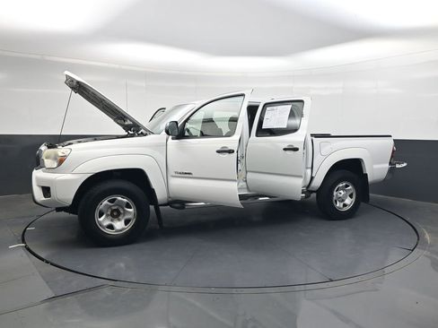 Used 2015 Toyota Tacoma PreRunner w/ SR5 Package RWD image 42