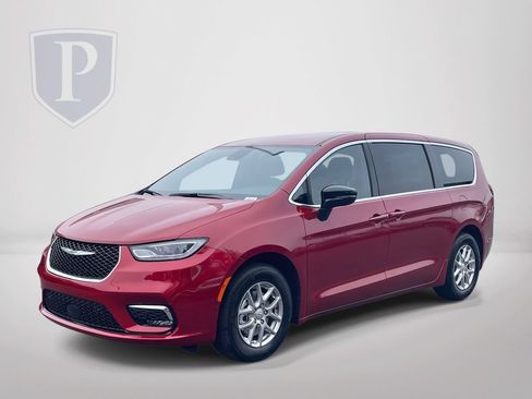 New 2026 Chrysler Pacifica Select FWD image 3