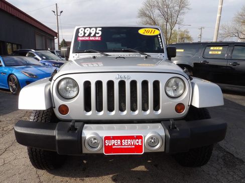 Used 2011 Jeep Wrangler Unlimited Sahara w/ Dual Top Group AWD/4WD image 2