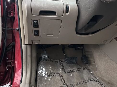 Used 2005 Toyota Camry LE FWD image 12