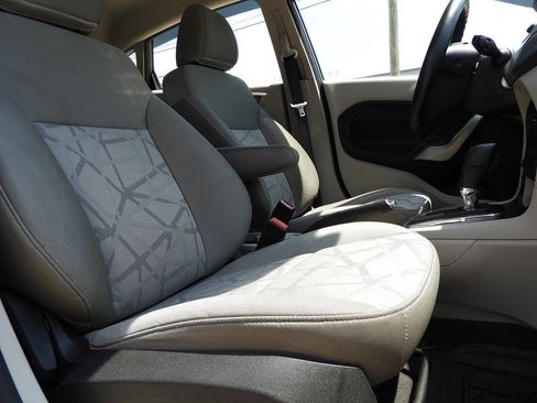 Used 2013 Ford Fiesta SE FWD image 26