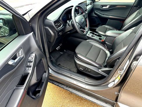 Used 2024 Ford Escape ST-Line w/ Tech Pack #1 FWD image 11