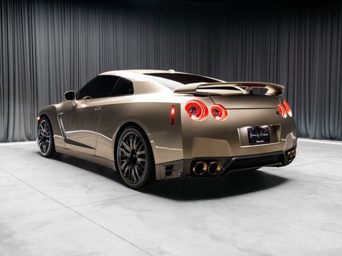 Used 2016 Nissan GT-R Premium AWD/4WD image 6