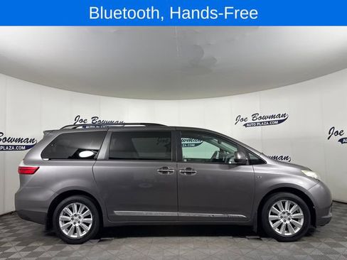 Used 2017 Toyota Sienna XLE AWD/4WD image 5