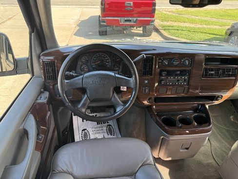 Used 2004 GMC Savana 1500 w/ Preferred Equipment Group RWD image 14