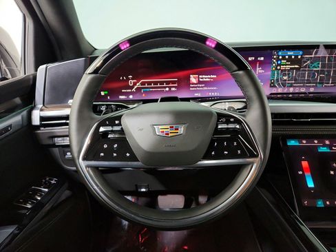 Used 2025 Cadillac Escalade Premium Luxury w/ Touring Package image 16