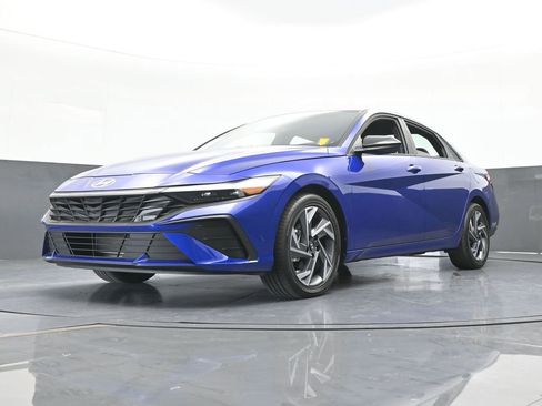 Used 2025 Hyundai Elantra Sport image 47