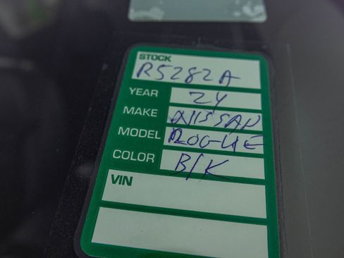 Used 2024 Nissan Rogue SV w/ SV Premium Package image 42