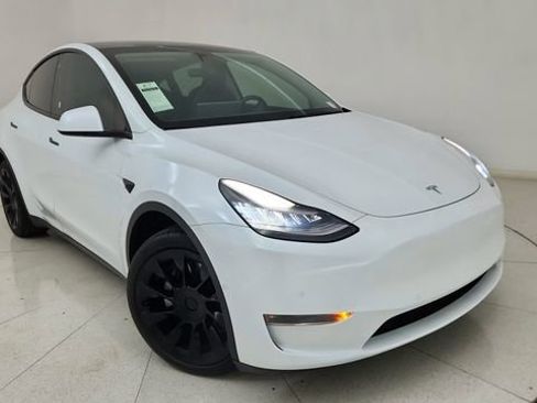 Used 2021 Tesla Model Y Long Range image 87