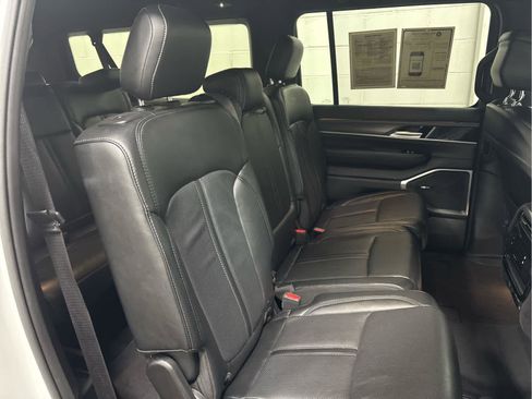 Used 2024 Jeep Wagoneer L Series II w/ Flexible Seating Group image 27