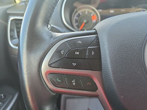 Used 2019 Jeep Cherokee Limited FWD image 22