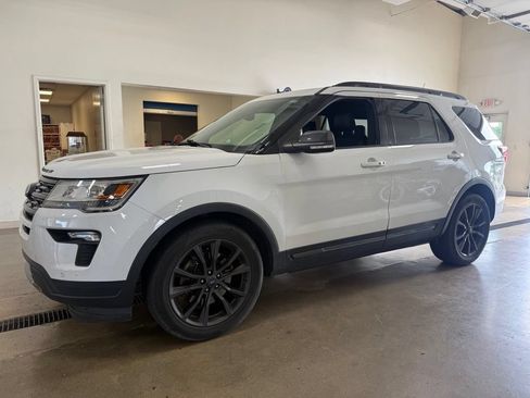 Used 2018 Ford Explorer XLT w/ Equipment Group 202A FWD image 1