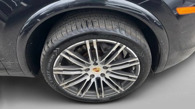 Used 2017 Porsche Cayenne AWD/4WD image 19