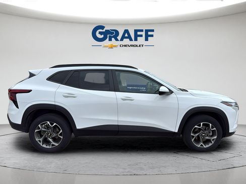 Used 2024 Chevrolet Trax LT FWD image 9