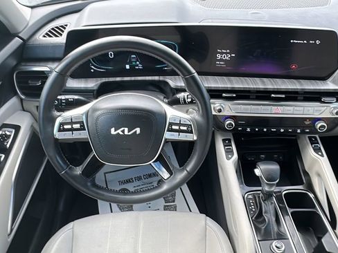 Used 2025 Kia Telluride EX w/ EX Captain's Chair Package image 19