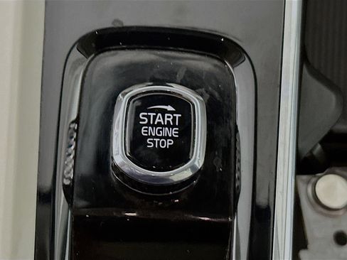 Used 2023 Volvo XC60 B5 Plus w/ Protection Package Premier image 20