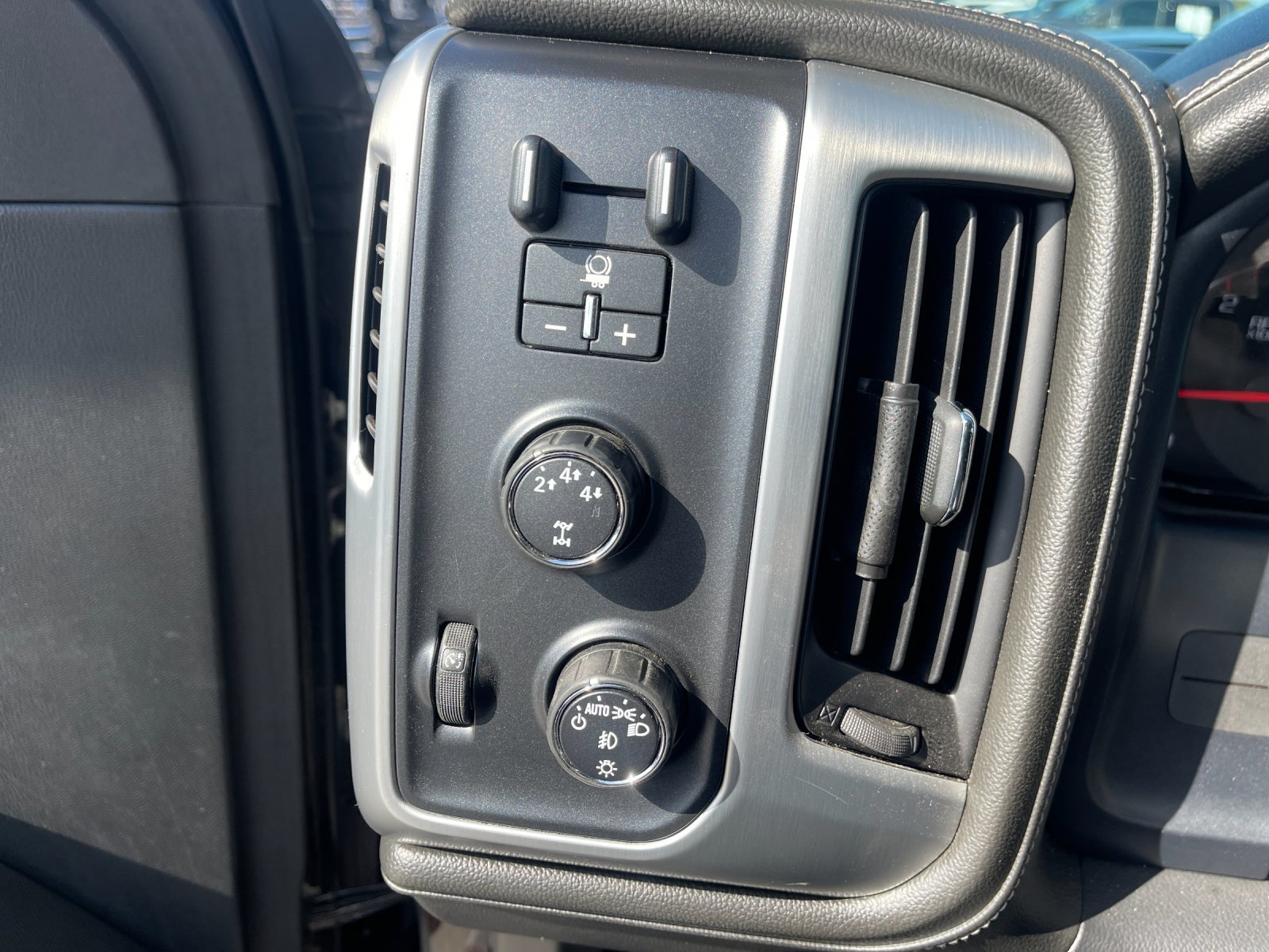 Used 2016 GMC Sierra 3500 SLT w/ Duramax Plus Package AWD/4WD image 31
