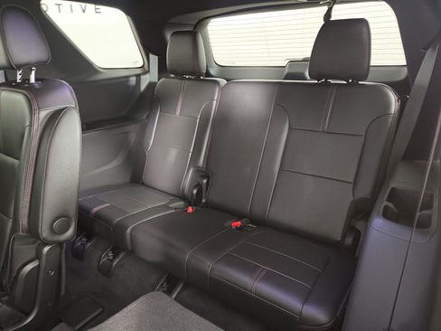 Used 2023 Chevrolet Traverse RS image 13