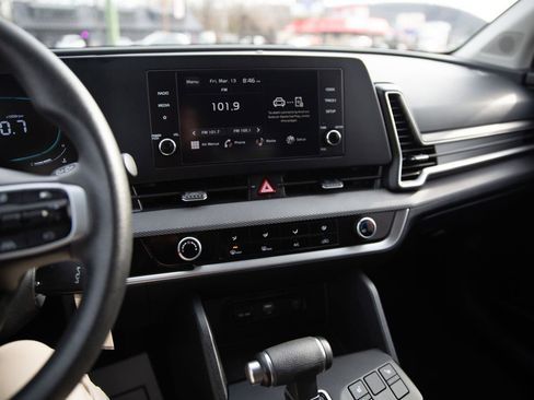 Used 2025 Kia Sportage LX image 12