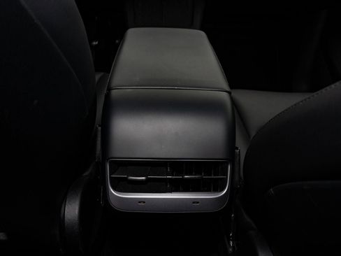 Used 2024 Tesla Model Y Long Range image 19